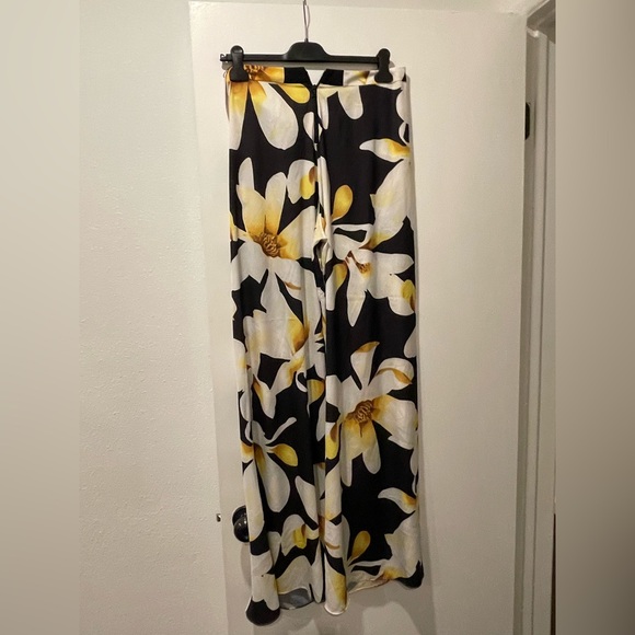 Floral Black and White Alice &amp; Olivia Women's Pants